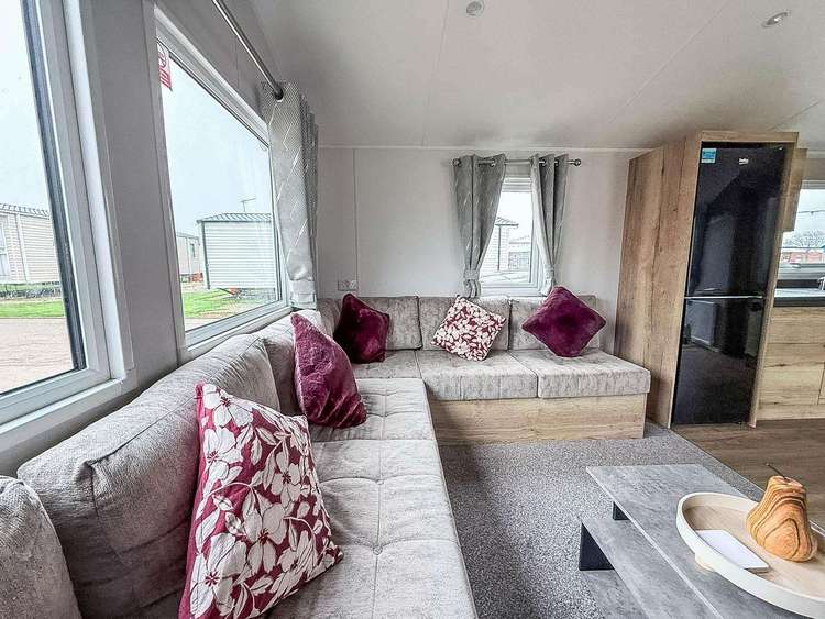 50010aE⭐ – Eagle, 3 bed, 8 berth caravan with D/G & C/H. Opal rated. Preview 4