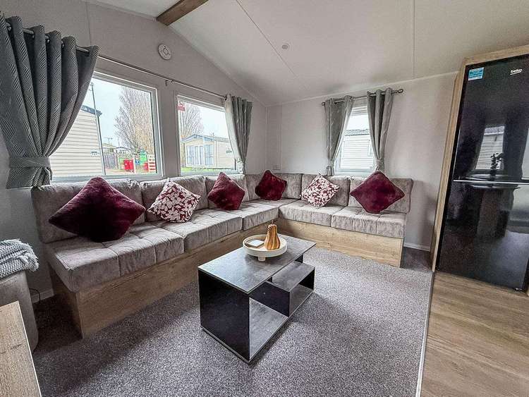 50010aE⭐ – Eagle, 3 bed, 8 berth caravan with D/G & C/H. Opal rated. Preview 5