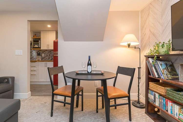 University Heights: The Oak-Lined Garden Suite Preview 0