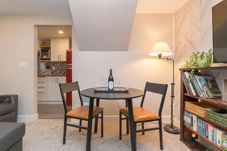 University Heights: The Oak-Lined Garden Suite Preview 0