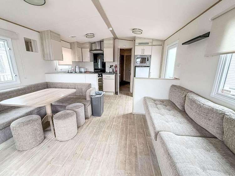 28007SV⭐ – Swallow View, 3 bed 8 berth caravan with decking. Opal rated Preview 4