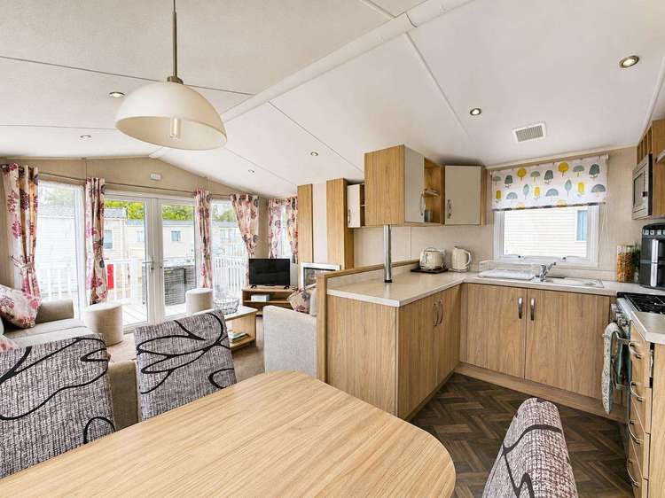 60034O⭐ – Osprey area, 3 bed, 8 berth caravan with decking. Opal rated. Preview 5