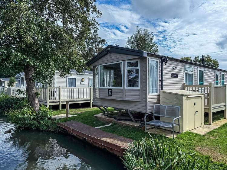 69001LV⭐ – Lake View, 3 bed, 8 berth caravan with decking and lake views. Opal rated. Preview 0