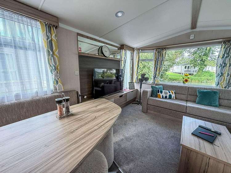 69001LV⭐ – Lake View, 3 bed, 8 berth caravan with decking and lake views. Opal rated. Preview 4