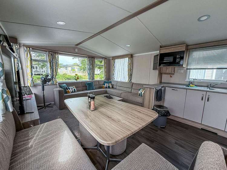 69001LV⭐ – Lake View, 3 bed, 8 berth caravan with decking and lake views. Opal rated. Preview 5