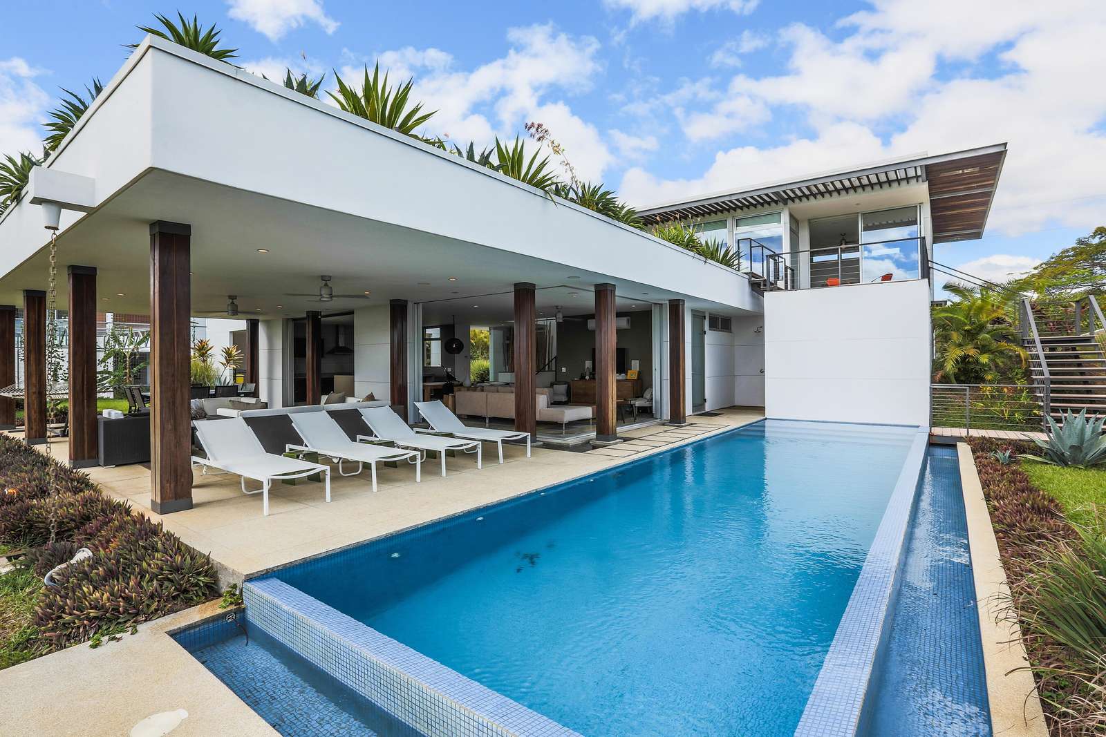 Luna Luxury RS33 Preview 0