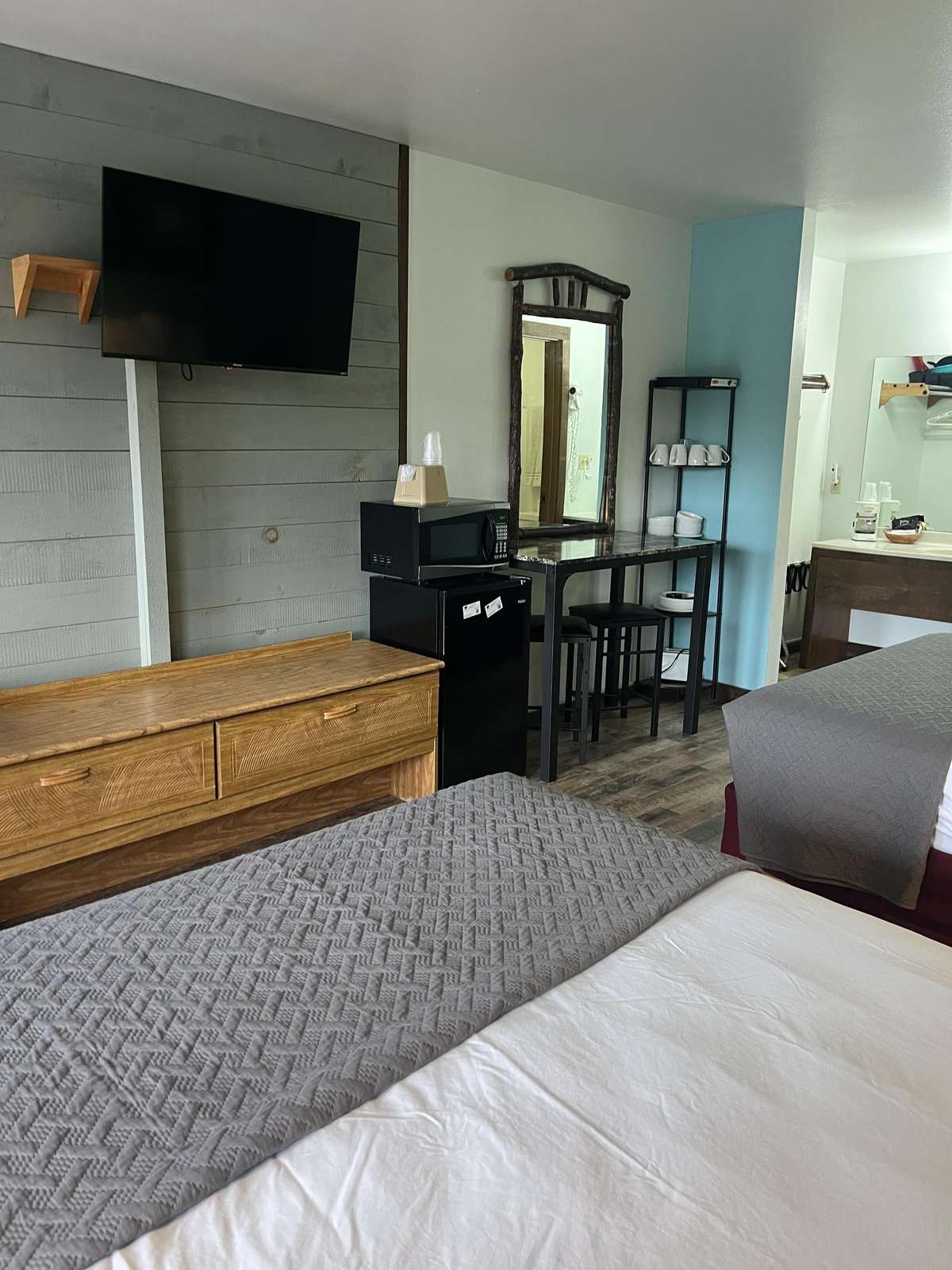 White Wing #220/221 Preview 0