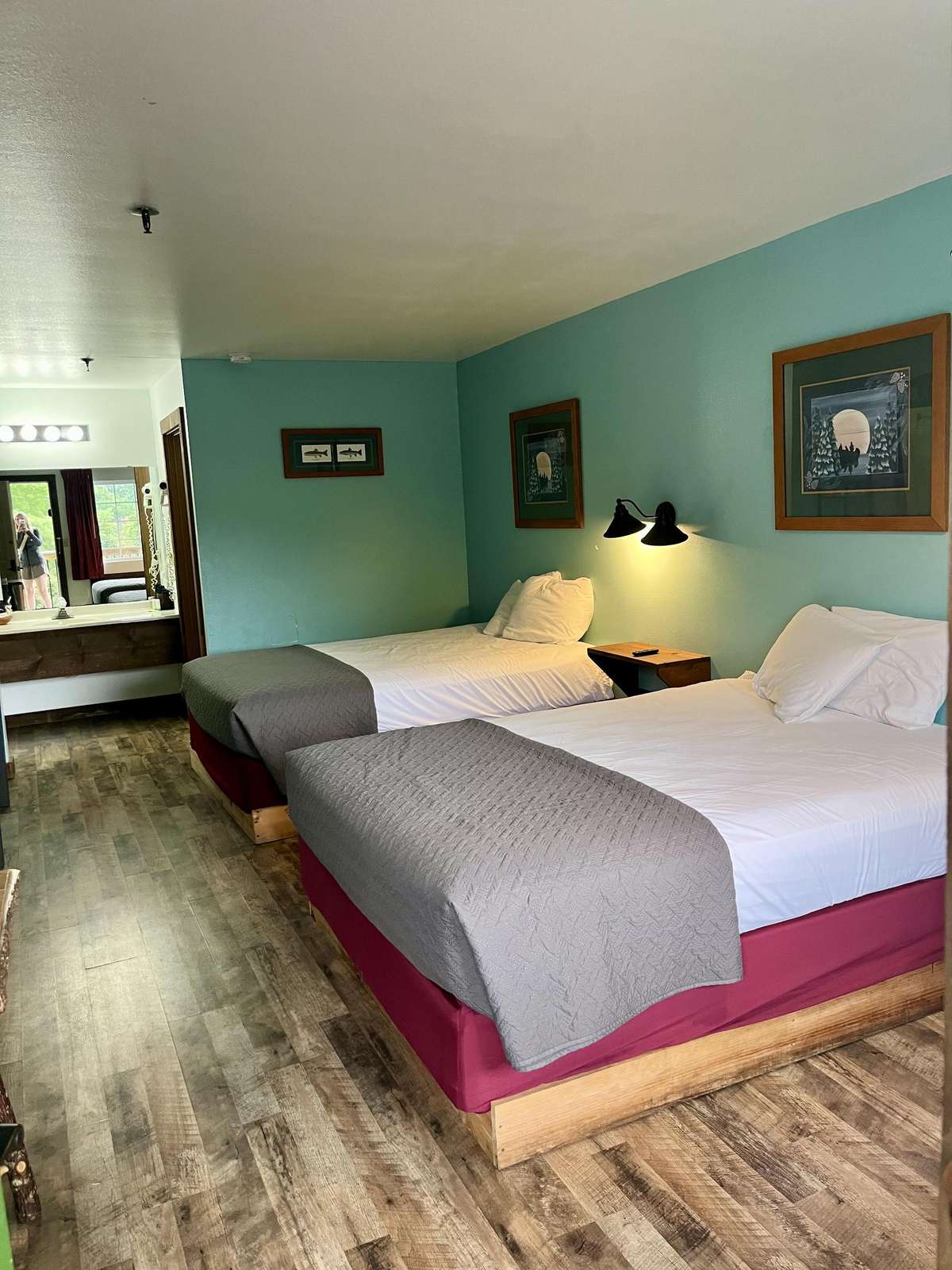 White Wing #220/221 Preview 4