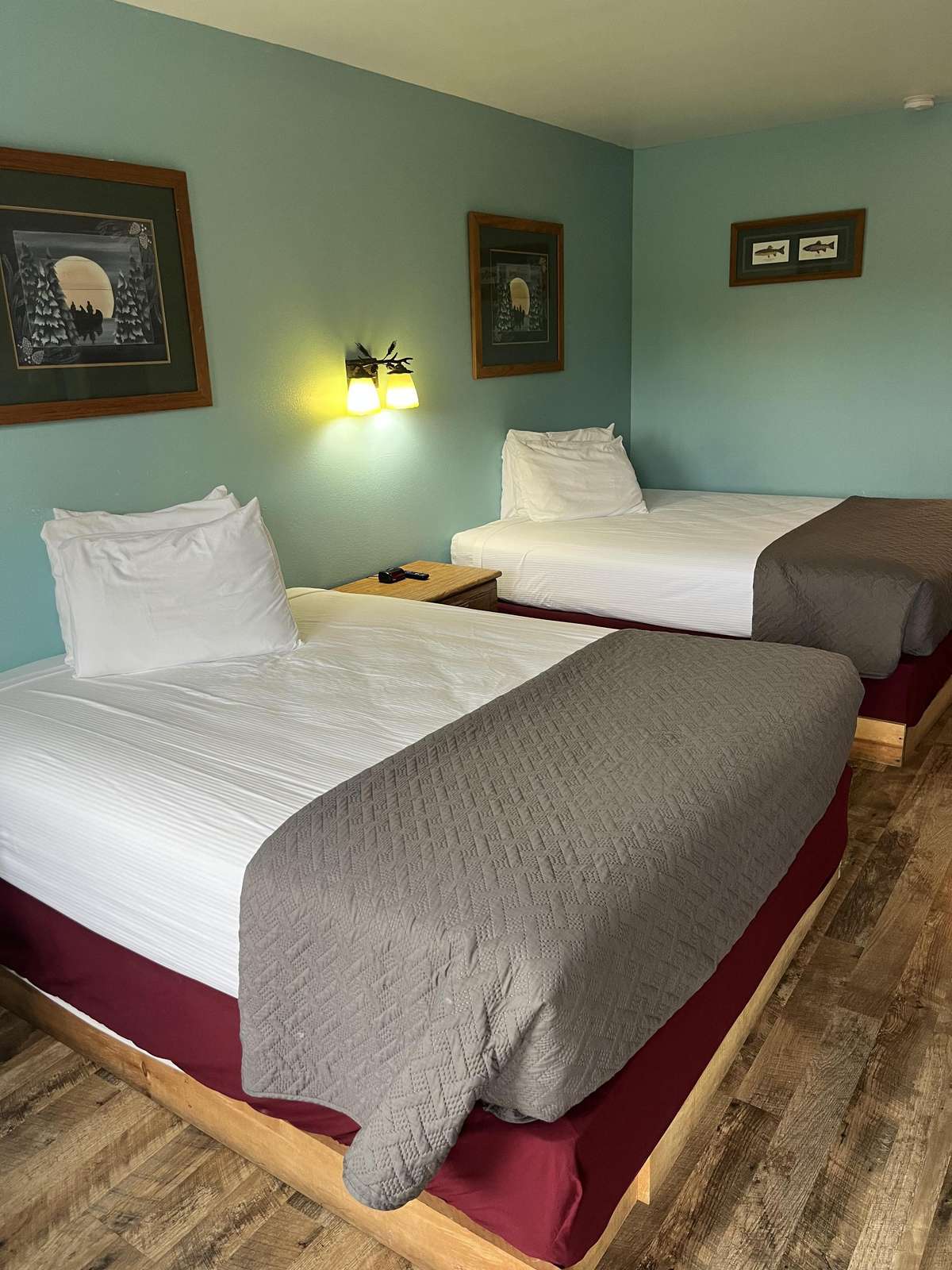 White Wing #220/221 Preview 2