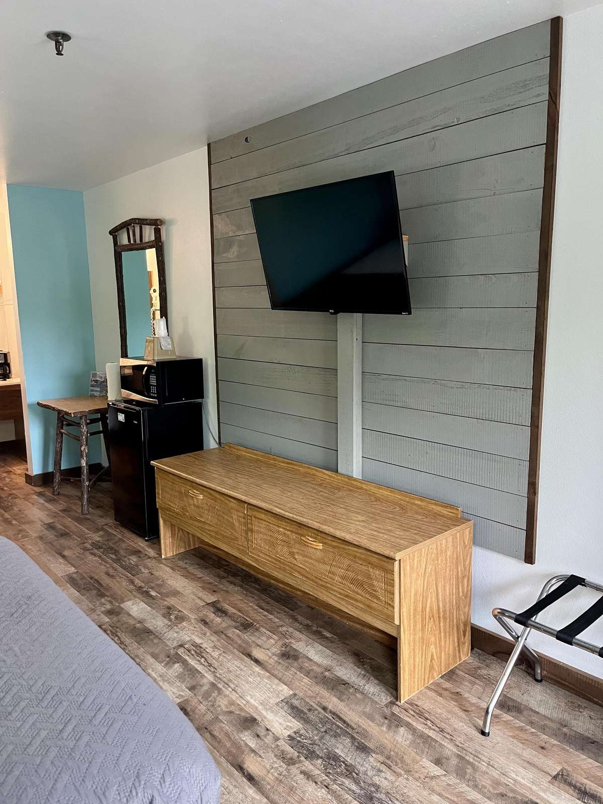 White Wing #220/221 Preview 1