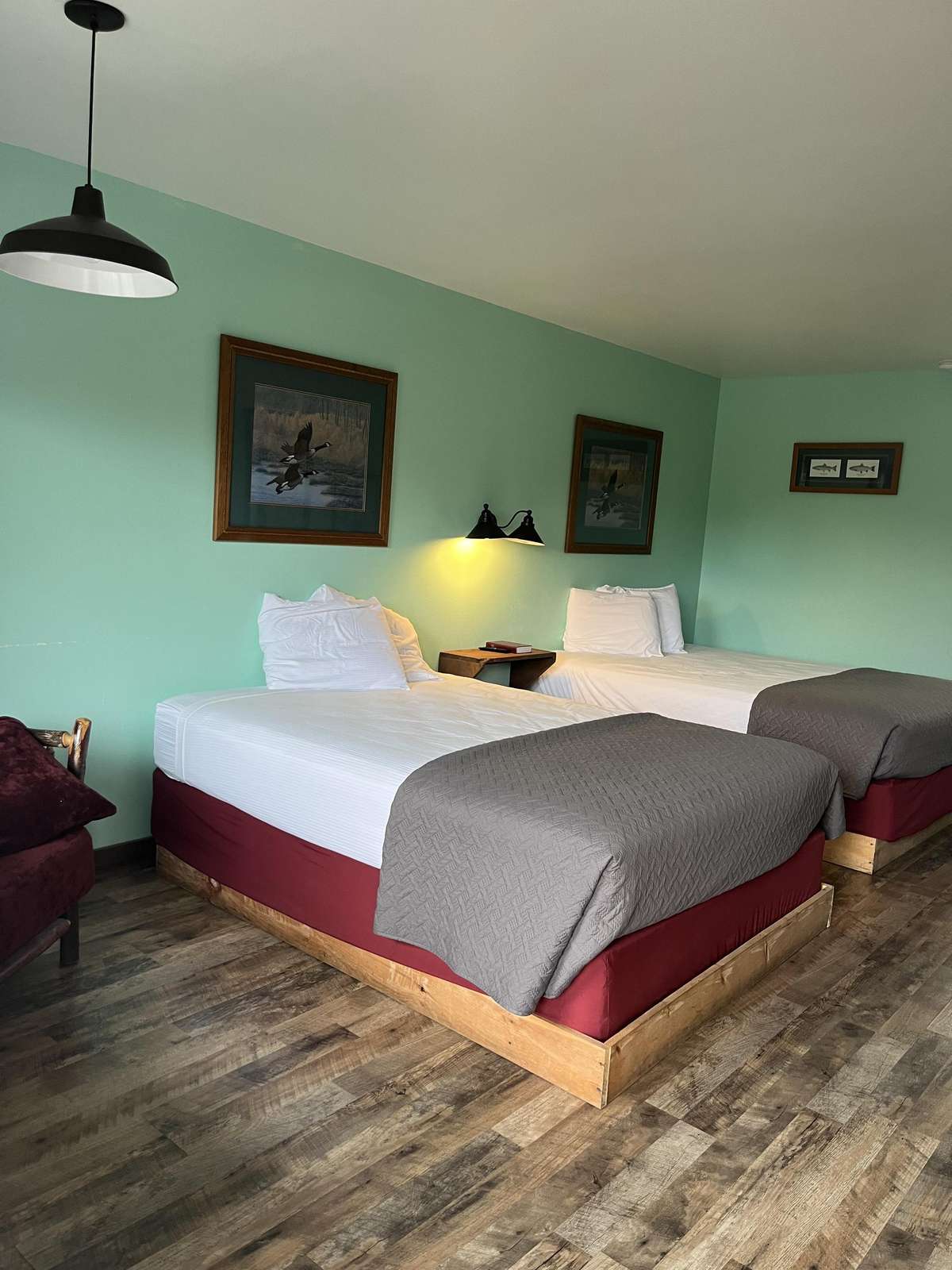 White Wing #220/221 Preview 5