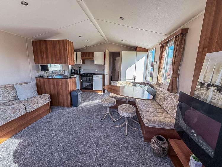 28001G⭐ – G, 3 bed, 8 berth caravan with D/G and C/H. Ruby rated. Preview 5