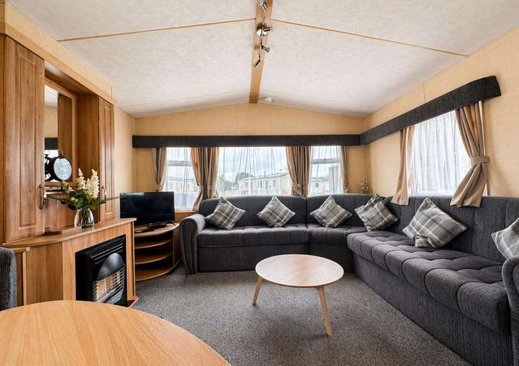 10054B⭐ – Bure Village area, 3 bed, 8 berth caravan with, C/H and D/G. Ruby rated. Preview 4