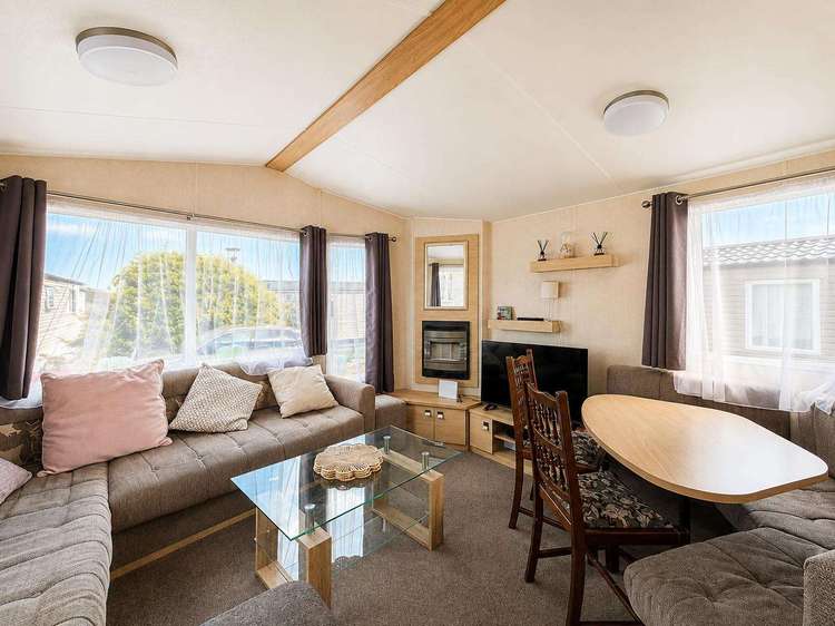 68119BS⭐ – Bush area, 2 bed, 6 berth caravan. Ruby rated. Preview 5