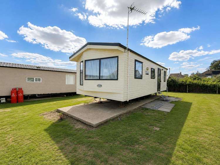 68119BS⭐ – Bush area, 2 bed, 6 berth caravan. Ruby rated. Preview 0