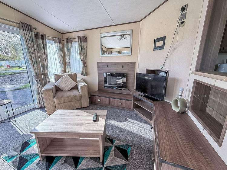 33052S⭐ – Springs area, 2 bed, 6 berth caravan with D/G and C/H. Opal rated. Preview 5