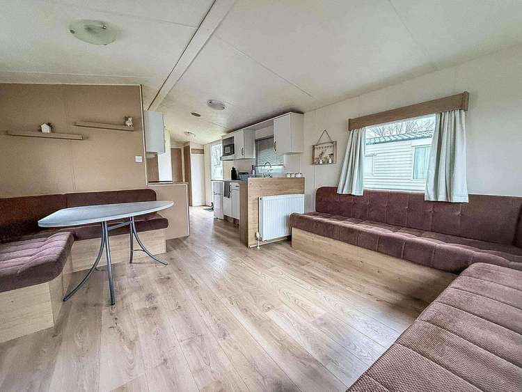 27005MV⭐ – MV, 2 bed, 6 berth caravan with D/G & C/H. Ruby rated. Preview 5