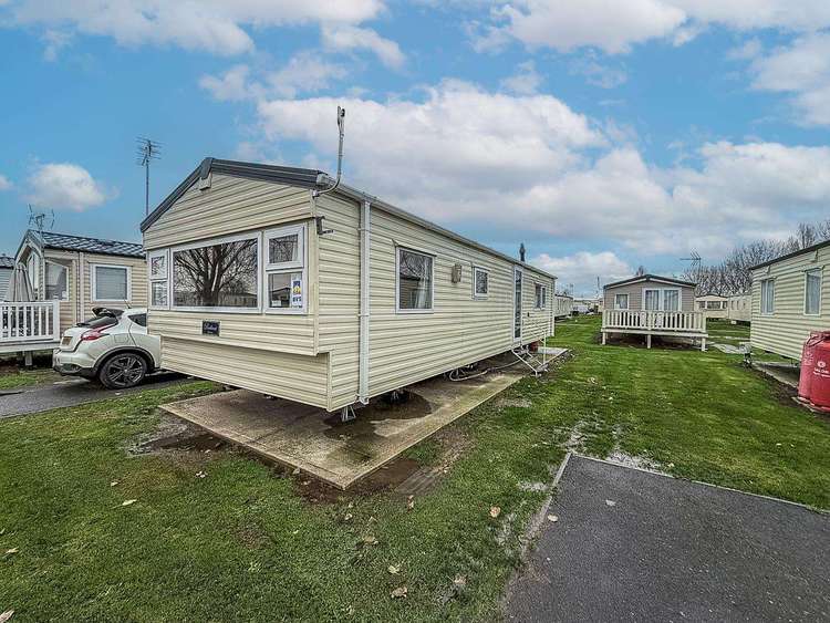 27005MV⭐ – MV, 2 bed, 6 berth caravan with D/G & C/H. Ruby rated. Preview 0