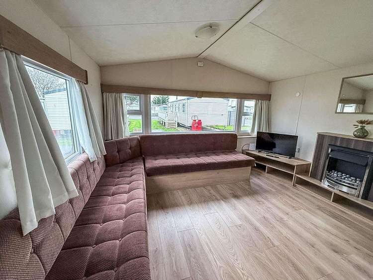 27005MV⭐ – MV, 2 bed, 6 berth caravan with D/G & C/H. Ruby rated. Preview 4
