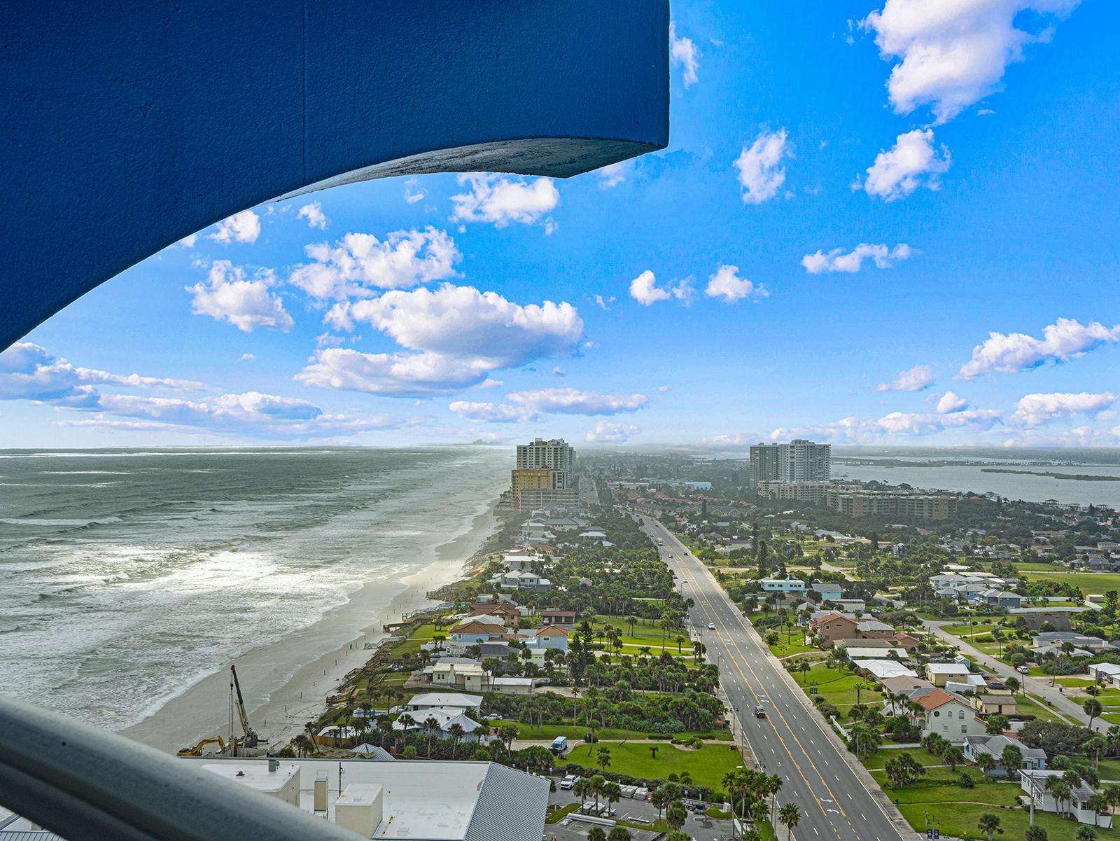 Breathtaking ocean and city views from the balcony - property