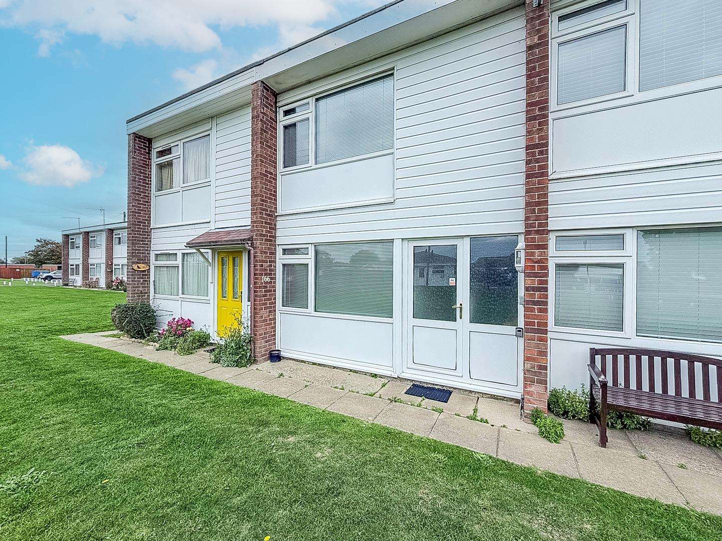 Start planning your perfect 2026 getaway to  this charming 5 berth chalet located on Beach Road Chalet Park in Scratby, Norfolk. - property