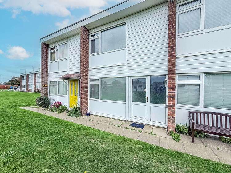 76166B⭐ – Beach Road, 3 bed, 7 berth chalet with D/G & electric panel heaters. Ruby rated. Preview 0