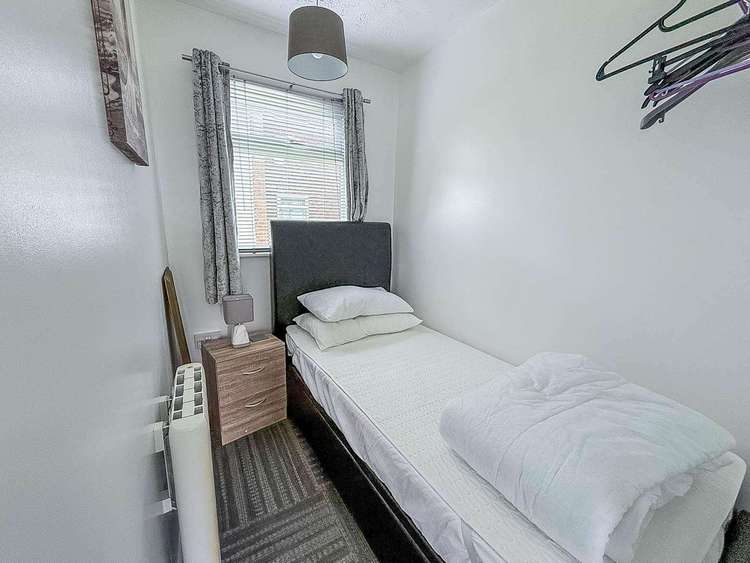 76166B⭐ – Beach Road, 3 bed, 7 berth chalet with D/G & electric panel heaters. Ruby rated. Preview 5