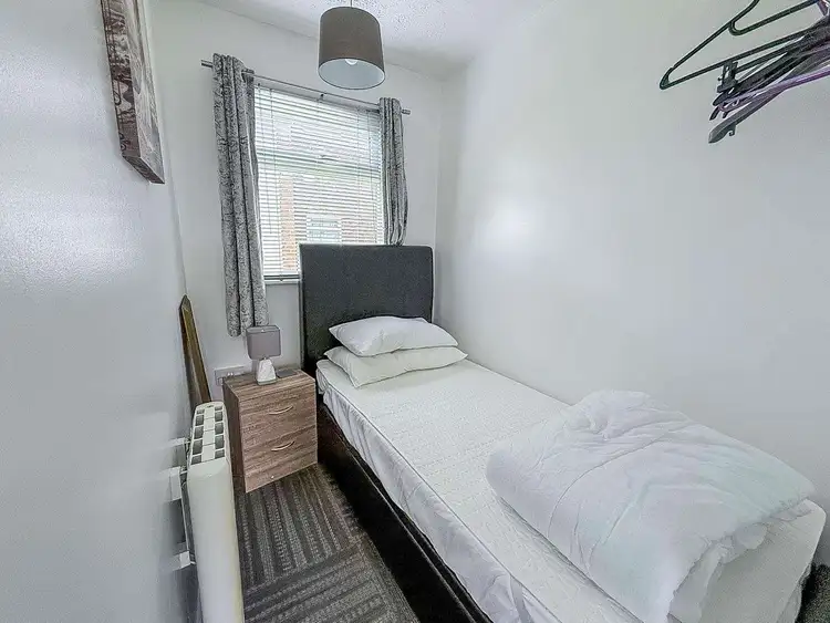 76166B⭐ – Beach Road, 3 bed, 7 berth chalet with D/G & electric panel heaters. Ruby rated. Preview 5
