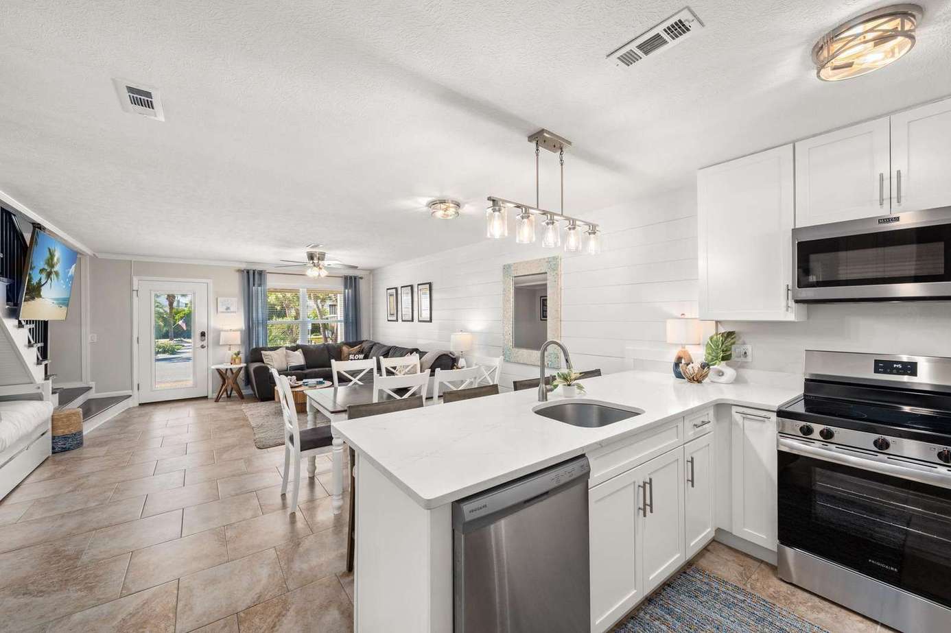 8 Chateau Rd | Carpe Beachem