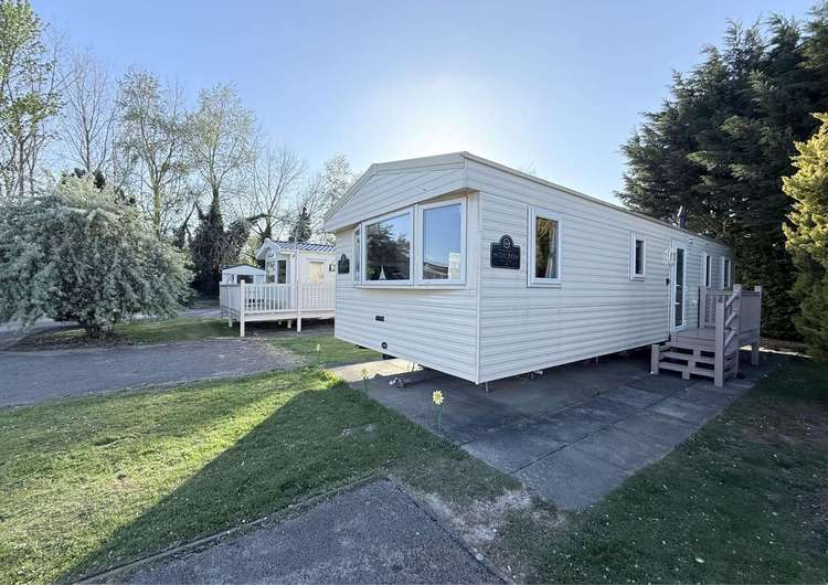 33144S⭐ – Sunrise area, 3 bed, 8 berth caravan with D/G and C/H. Emerald rated. Preview 0