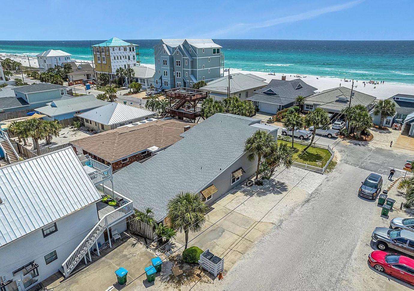 Holiday House Preview 0