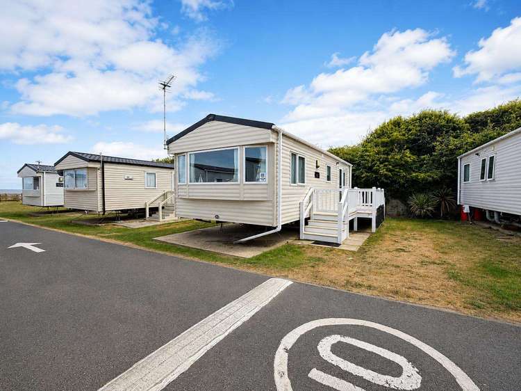 68106CR⭐ – CR area, 2 bed, 6 berth caravan with side decking. Opal rated. Preview 0