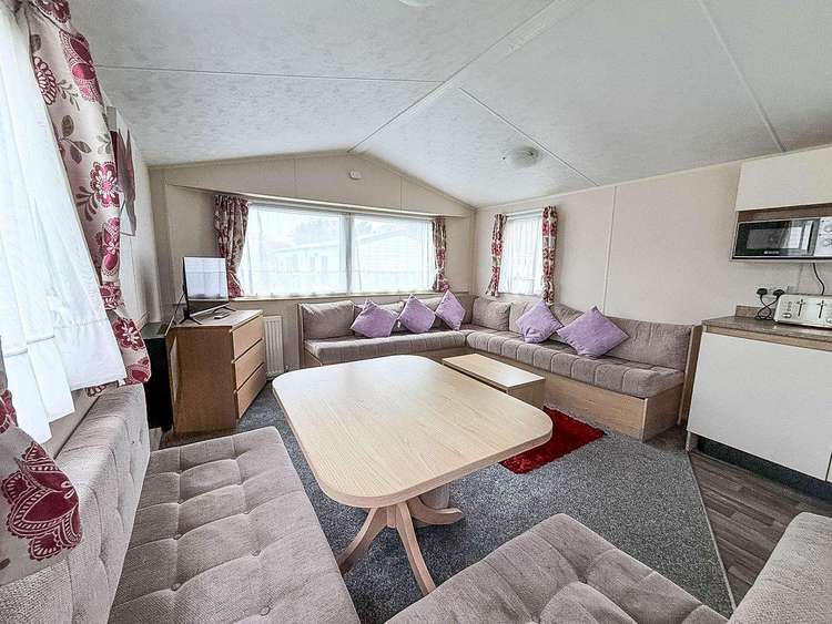 90025PW⭐ – Pebble Way area, 3 bed, 8 berth caravan with C/H and D/G. Ruby rated. Preview 5