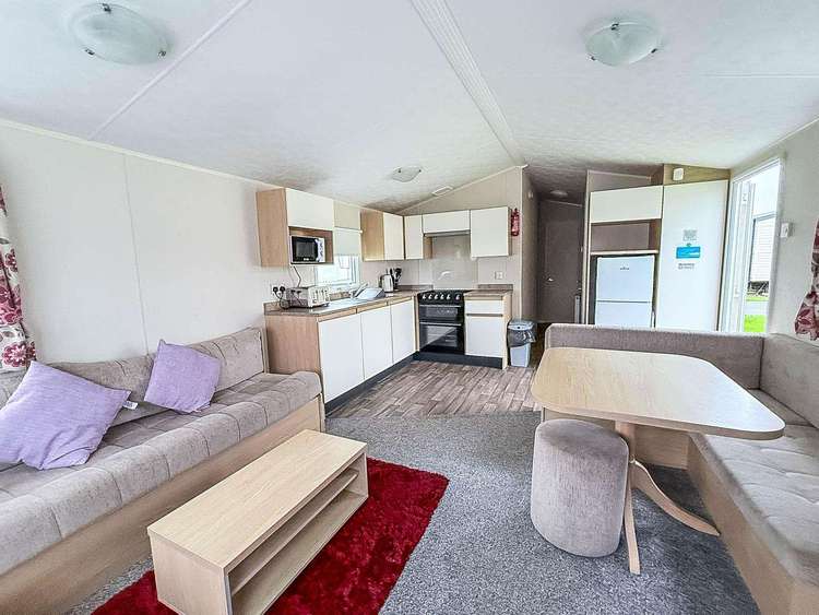 90025PW⭐ – Pebble Way area, 3 bed, 8 berth caravan with C/H and D/G. Ruby rated. Preview 4