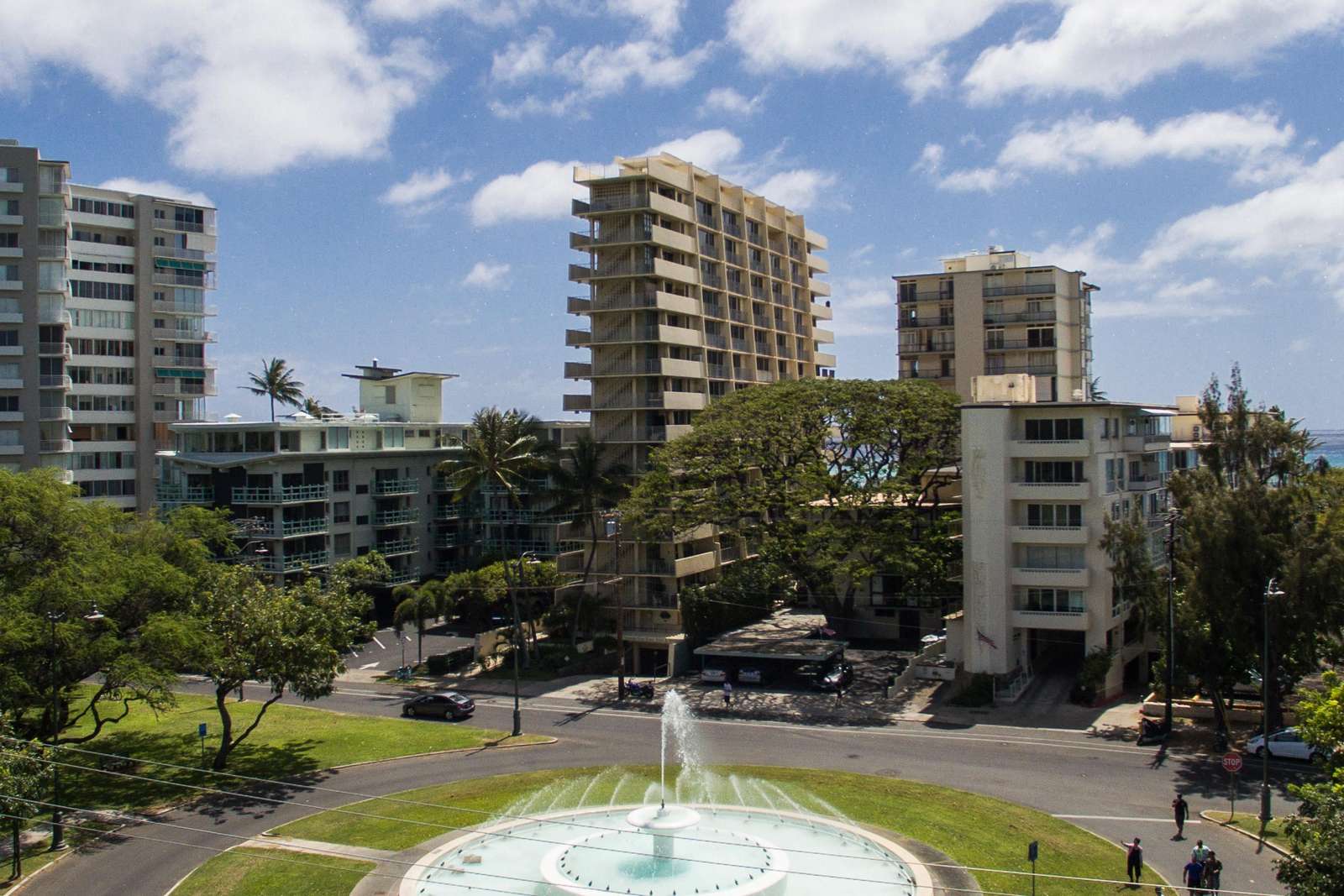 Scenic city view with relaxing fountain in vibrant plaza
