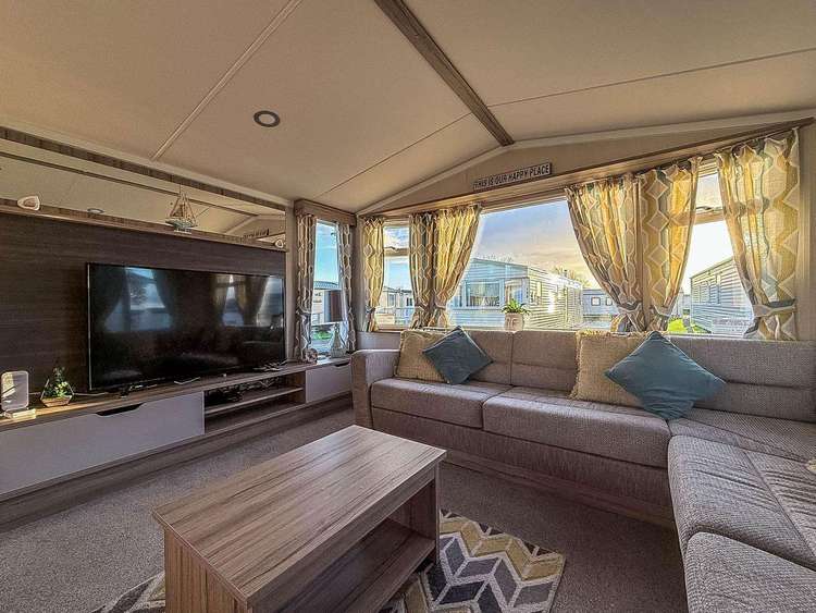 16191M⭐ – Marine, 2 bed, 6 berth caravan with D/G and C/H. Diamond rated. Preview 5