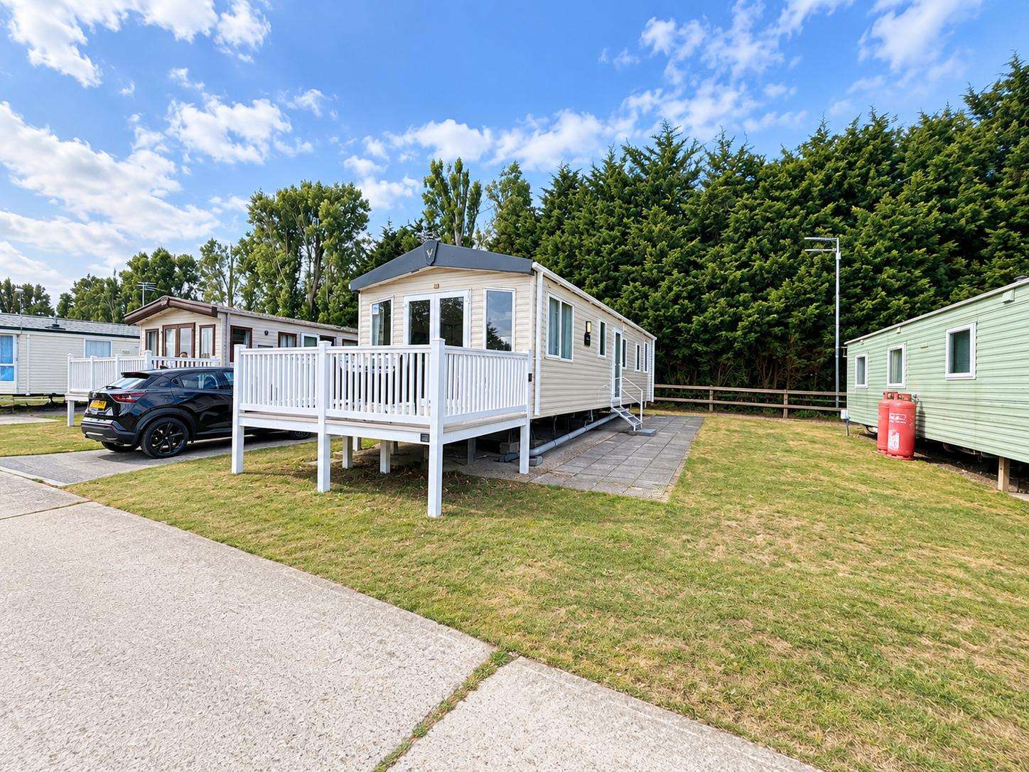 Caravan holidays on the Isle of Sheppey, perfect for a relaxing coastal escape on the Kent coast. - property