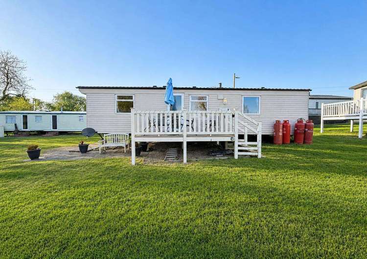 46286V⭐ – Valley Farm, 2 bed, 6 berth caravan with decking to the side. Emerald rated. Preview 0