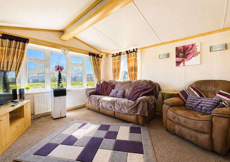 67004M⭐ – M area, 2 bed, 6 berth caravan with side decking. Emerald rated. Preview 4