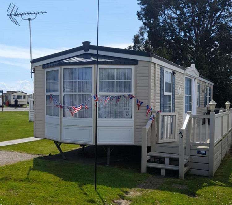 17042SW⭐ – Sherwood Walk area, 2 bed, 6 berth caravan with side decking. Sapphire rated. Preview 0