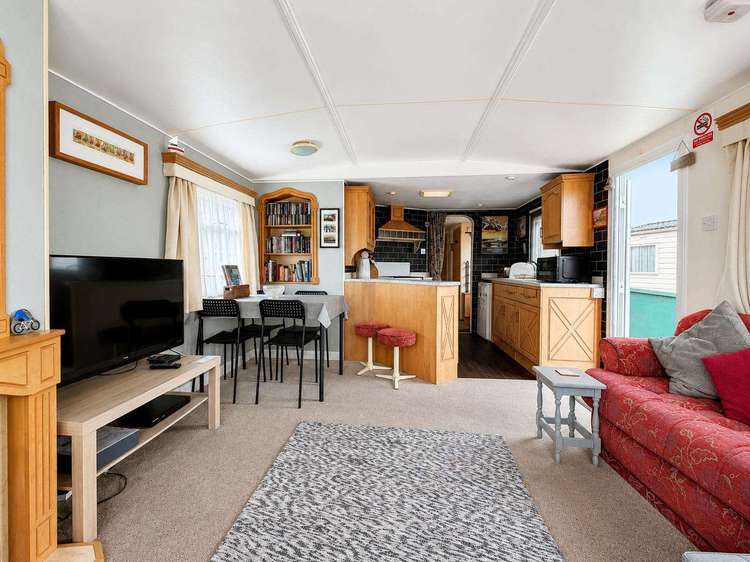 40107ND⭐ – North Denes, 3 bed, 6 berth with D/G. Emerald rated. Preview 5
