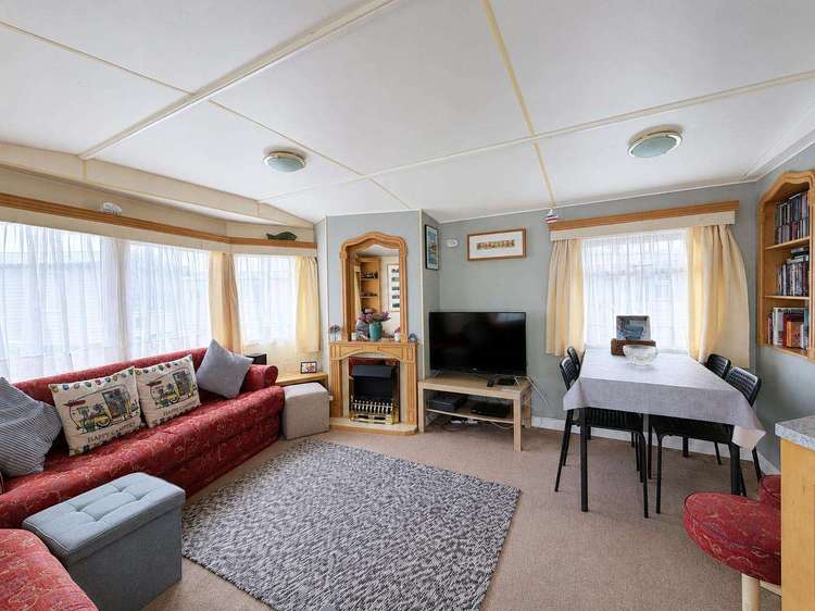 40107ND⭐ – North Denes, 3 bed, 6 berth with D/G. Emerald rated. Preview 4