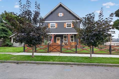 Beautiful 4 bedroom home with loft in downtown Coeur d'Alene