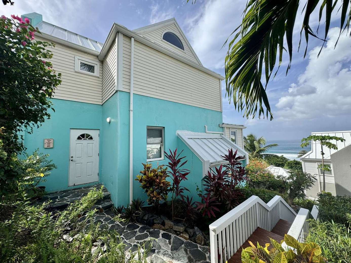 Charming coastal cottage with vibrant tropical landscaping