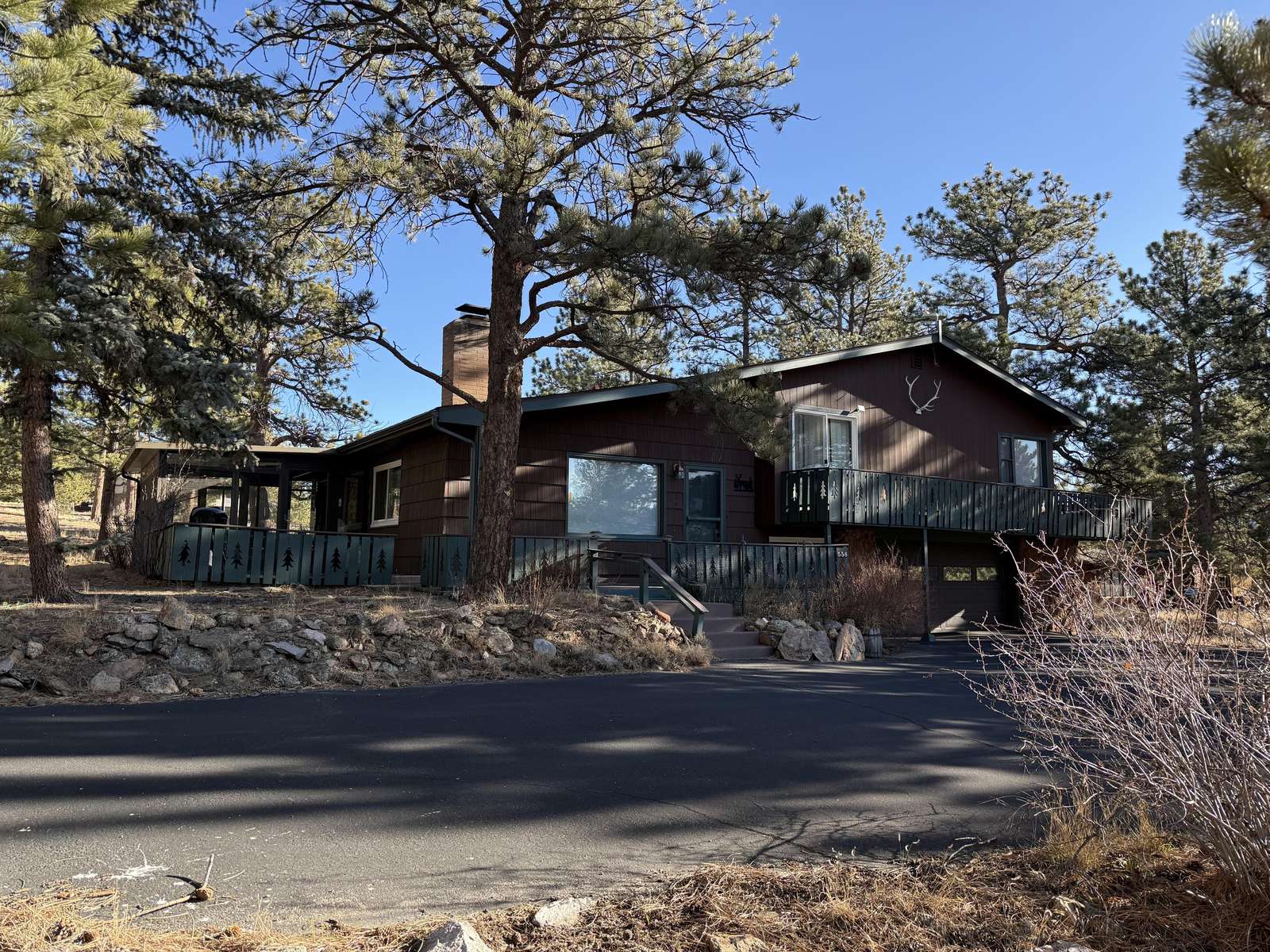 Mountain retreat with spacious outdoor living area - property