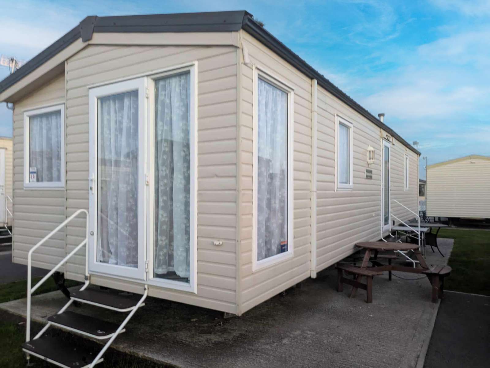 Enjoy a stay in this cosy caravan in Wales. The family will love exploring the rugged Welsh coastline and countryside - property