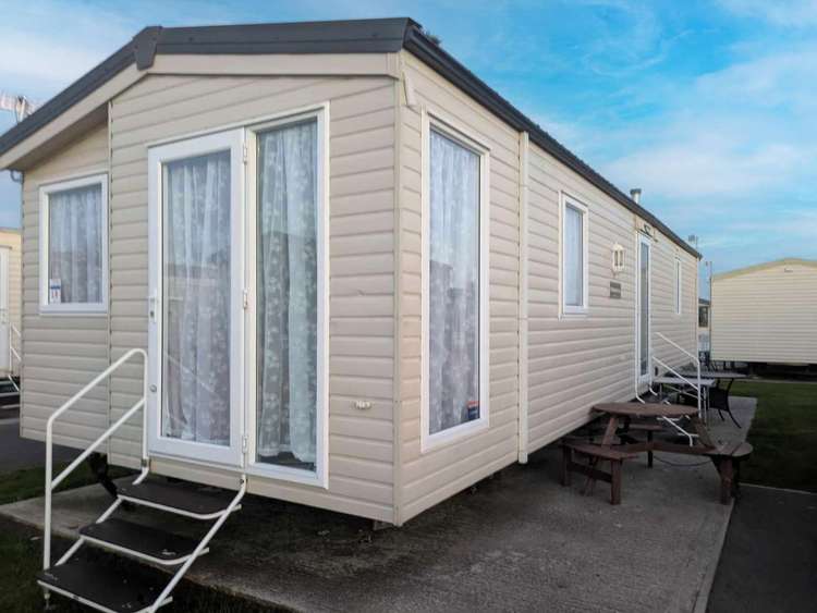 86018C⭐ – Row C, 2 bed 6 berth caravan with double glazing and electric panel heaters. Ruby rated. Preview 0
