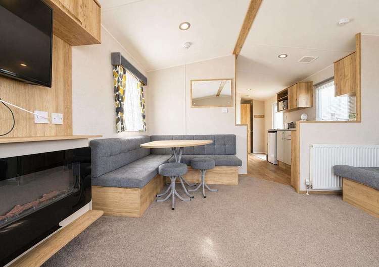 74068W⭐ – W area, 2 bed, 6 berth caravan with decking, D/G, and C/H. Opal rated. Preview 4