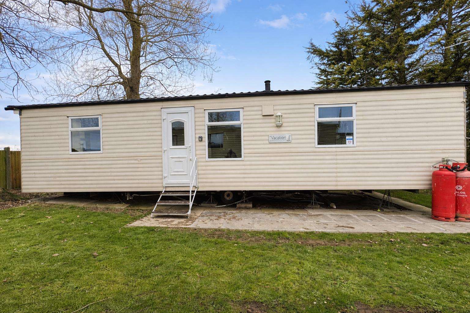 50030B⭐ – Bittern, 2 bed, 6 berth caravan. Emerald Rated. - property