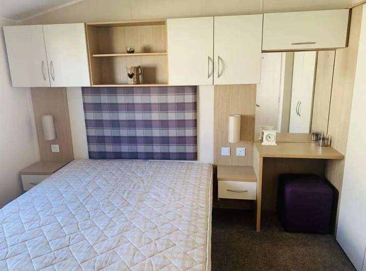 23020C⭐ – Chelsea area, 2 bed, 6 berth caravan with wrap-around decking, D/G & C/H. Opal rated Preview 5